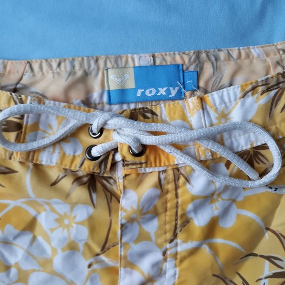 Roxy yellow palm print board shorts - Picture 2 of 9